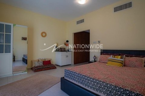 3 bedrooms Villa in Abu Dhabi Gate City, UAE No. 3271 11