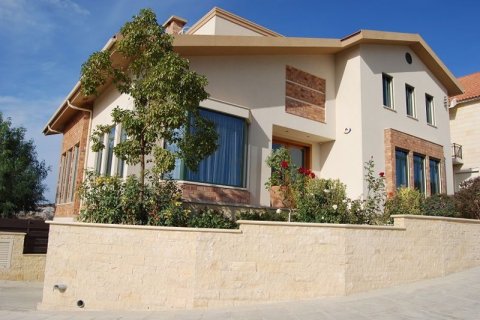 5 bedrooms Villa in Agios Athanasios, Cyprus No. 64866 2