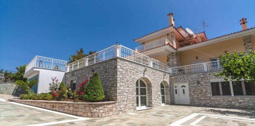 667m² Maisonnette à Lykovrysi, Greece No. 56438