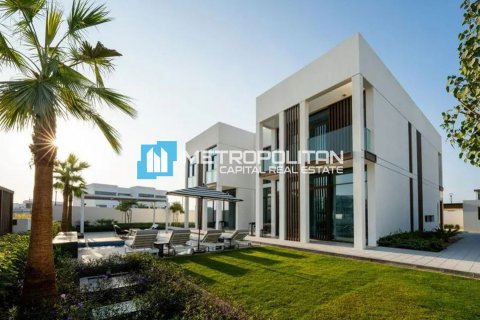 5 bedrooms Villa in Abu Dhabi, UAE No. 7244 1