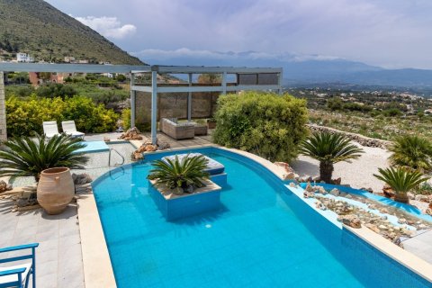 5 bedrooms Villa in Chania, Greece No. 23944 4