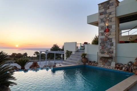 5 bedrooms Villa in Chania, Greece No. 23944 1