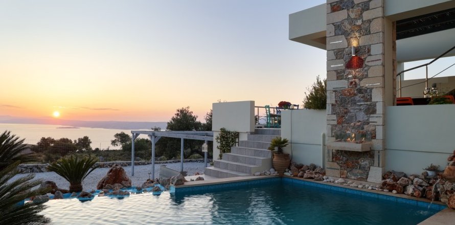 5 bedrooms Villa in Chania, Greece No. 23944