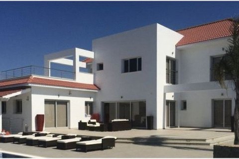 5 bedrooms Villa in Famagusta, Cyprus No. 37051 1