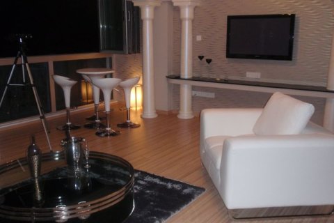 3 dormitorios Apartment en Limassol, Cyprus No. 49949 10