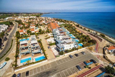 3 dormitorios Apartment en Pervolia, Cyprus No. 36653 7