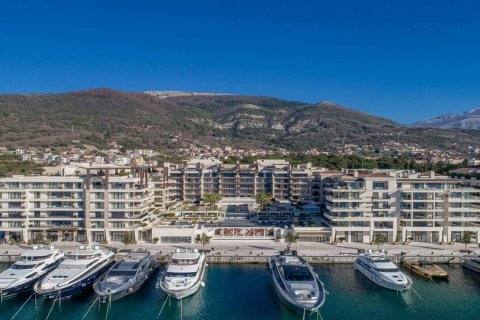 2 dormitorios Apartment en Tivat, Montenegro No. 66987 1