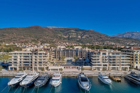 2 chambres Appartement à Tivat, Montenegro No. 66987 2