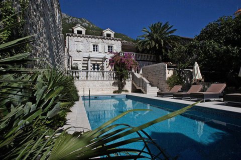 3 bedrooms Villa in Kotor, Montenegro No. 66986 1