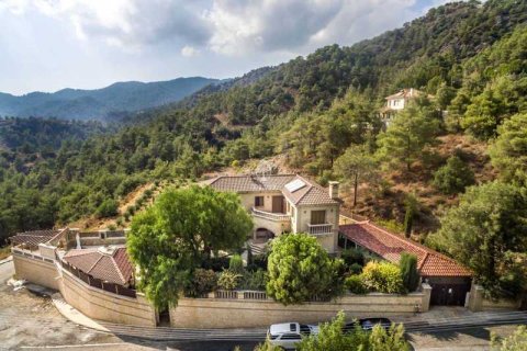 4 bedrooms House in Moniatis, Cyprus No. 77361 9