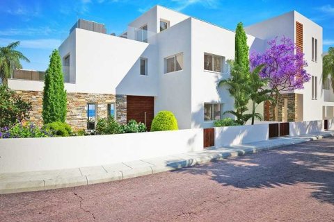 4 bedrooms House in Geroskípou, Cyprus No. 30661 1