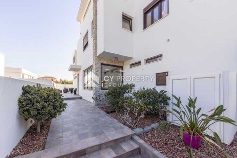 3 dormitorios House en Larnaca, Cyprus No. 73352 3