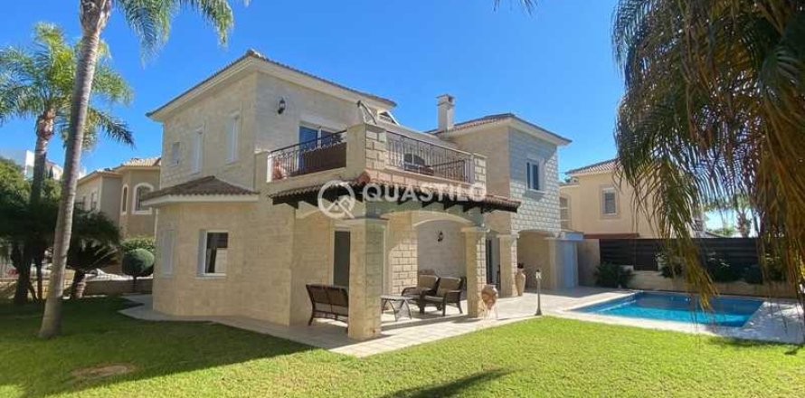 3 bedrooms Villa in Agios Tychonas, Cyprus No. 73355