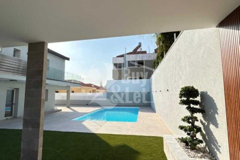 5 bedrooms Villa in Agios Athanasios, Cyprus No. 73354 15