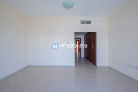 4 bedrooms Villa in Abu Dhabi, UAE No. 66110 6