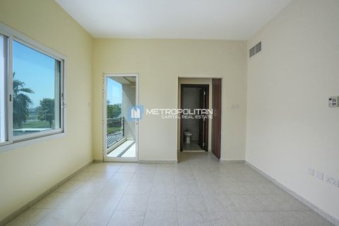 4 bedrooms Villa in Abu Dhabi, UAE No. 66110 11