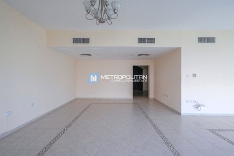 4 bedrooms Villa in Abu Dhabi, UAE No. 66110 21