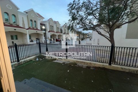 3 bedrooms Villa in Dubai, UAE No. 9922 1