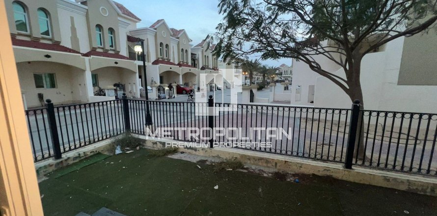 3 dormitorios Villa en Dubai, UAE No. 9922