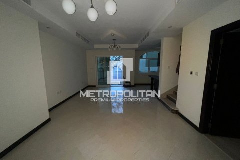 3 dormitorios Villa en Dubai, UAE No. 9922 3