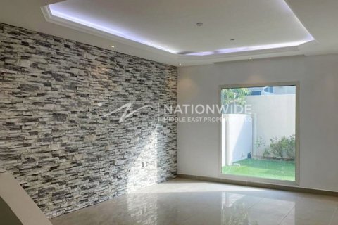 5 bedrooms Villa in Abu Dhabi, UAE No. 3813 7