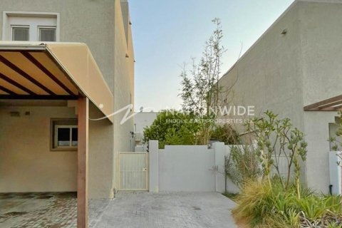 5 bedrooms Villa in Abu Dhabi, UAE No. 3813 2