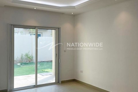 5 bedrooms Villa in Abu Dhabi, UAE No. 3813 5