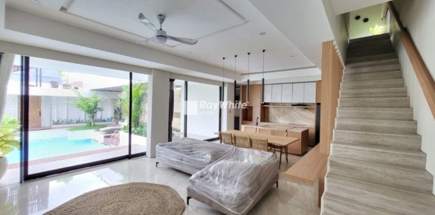 3 bedrooms Villa in Jimbaran, Indonesia No. 23056