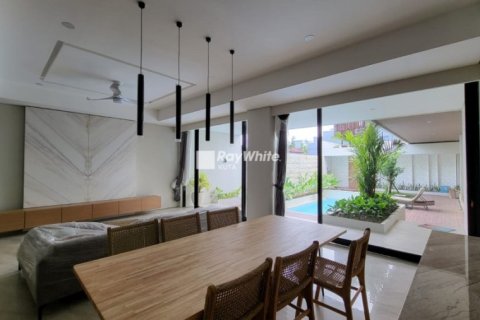 3 bedrooms Villa in Jimbaran, Indonesia No. 23056 10