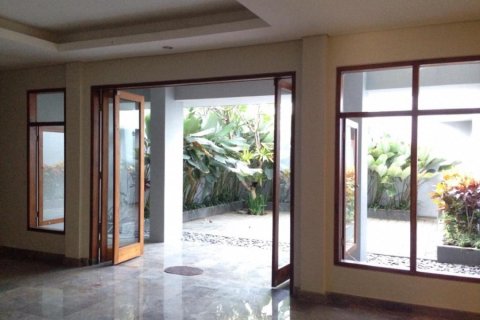 4 bedrooms House in Denpasar, Indonesia No. 23100 9