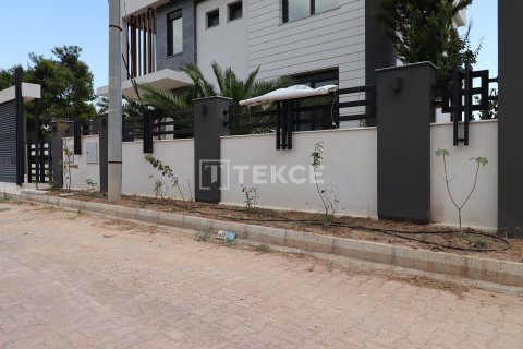 4+1 Villa en Dosemealti, Turkey No. 16051 27