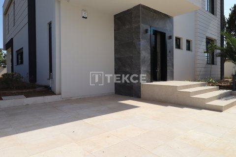 4+1 Villa in Dosemealti, Turkey No. 16051 29