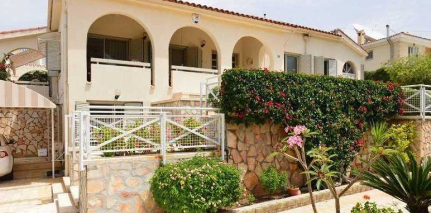 3 dormitorios Villa en Pegeia, Cyprus No. 42871