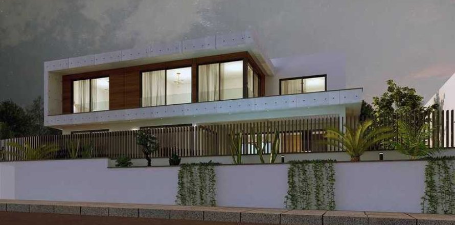 6 bedrooms House in Agios Athanasios, Cyprus No. 42873