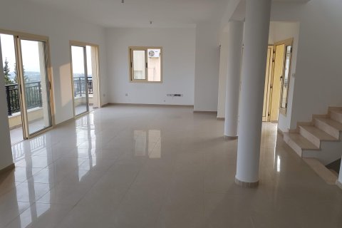 4 bedrooms Villa in Paphos, Cyprus No. 38103 6