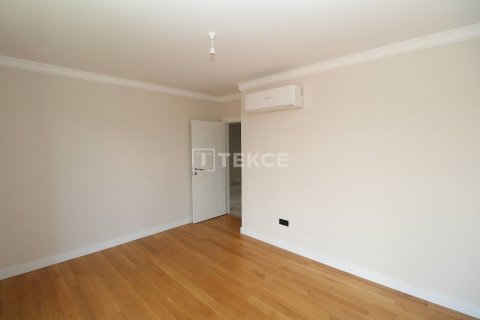 2+1 Apartment in Istanbul, Turkey No. 11213 24