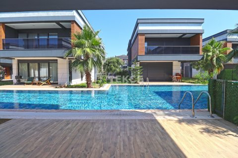 4+1 Villa à Dosemealti, Turkey No. 91012 4