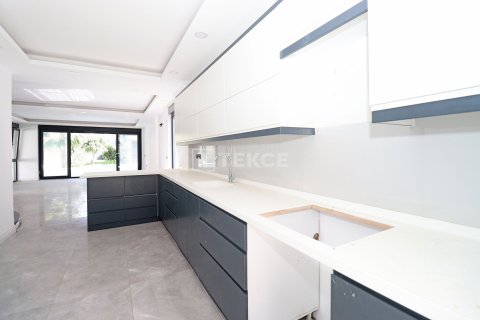 4+1 Villa à Dosemealti, Turkey No. 91012 14