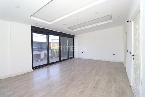 4+1 Villa à Dosemealti, Turkey No. 91012 21