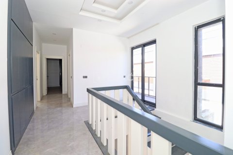 4+1 Villa à Dosemealti, Turkey No. 91012 20