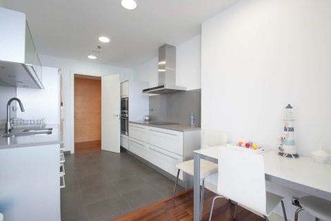 4 bedrooms Apartment in Barcelona, Spain No. 25526 12