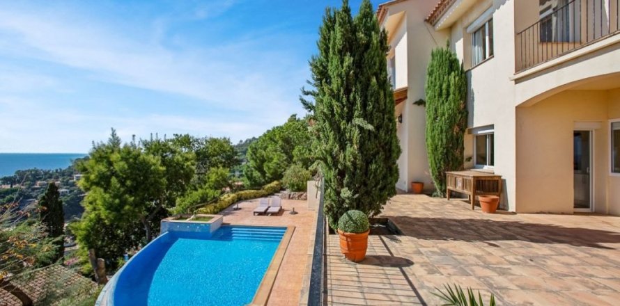 5 bedrooms House in Blanes, Spain No. 25401