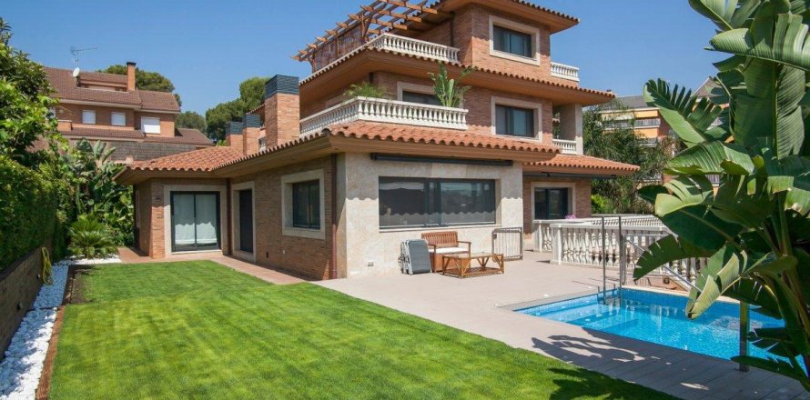 7 dormitorios House en Castelldefels, Spain No. 25437