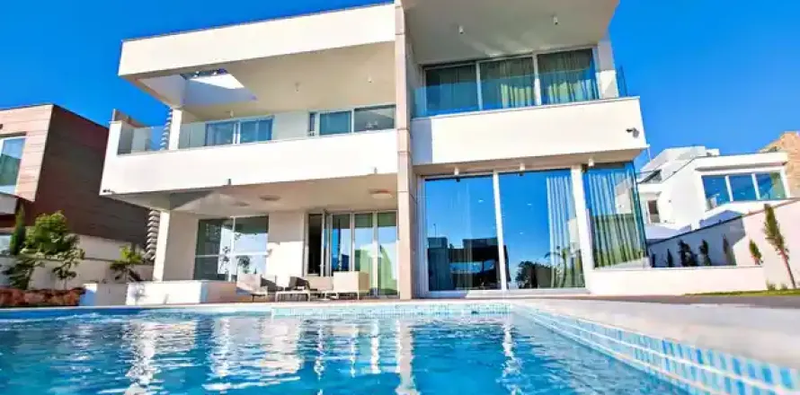 5 bedrooms Villa in Ayia Napa, Cyprus No. 30273