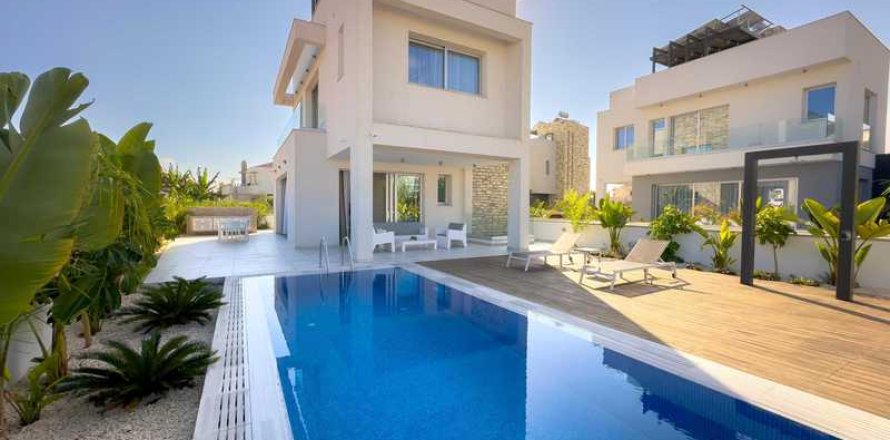 4 bedrooms Villa in Ayia Napa, Cyprus No. 30275