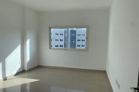 2 bedrooms Apartment in Al Reef, UAE No. 5822 5