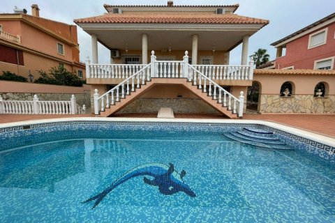 4 bedrooms Villa in Torrevieja, Spain No. 25579 1