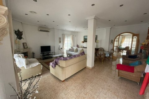 4 bedrooms Villa in Torrevieja, Spain No. 25579 21