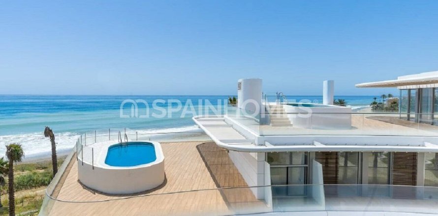 3 bedrooms Penthouse in Estepona, Spain No. 25669