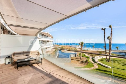 3 bedrooms Penthouse in Estepona, Spain No. 25669 2